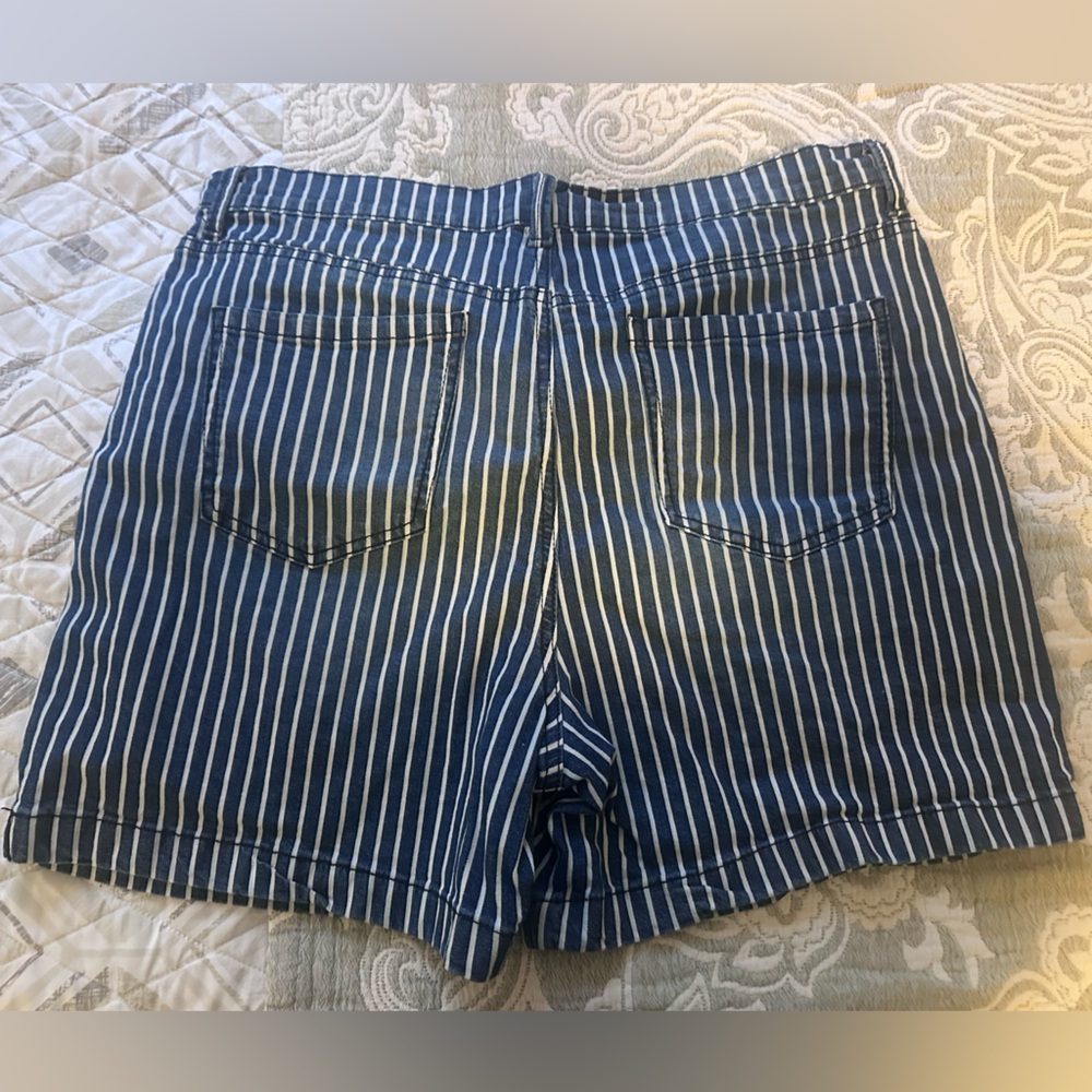 Gloria Vanderbilt Navy and White High Waist Shorts